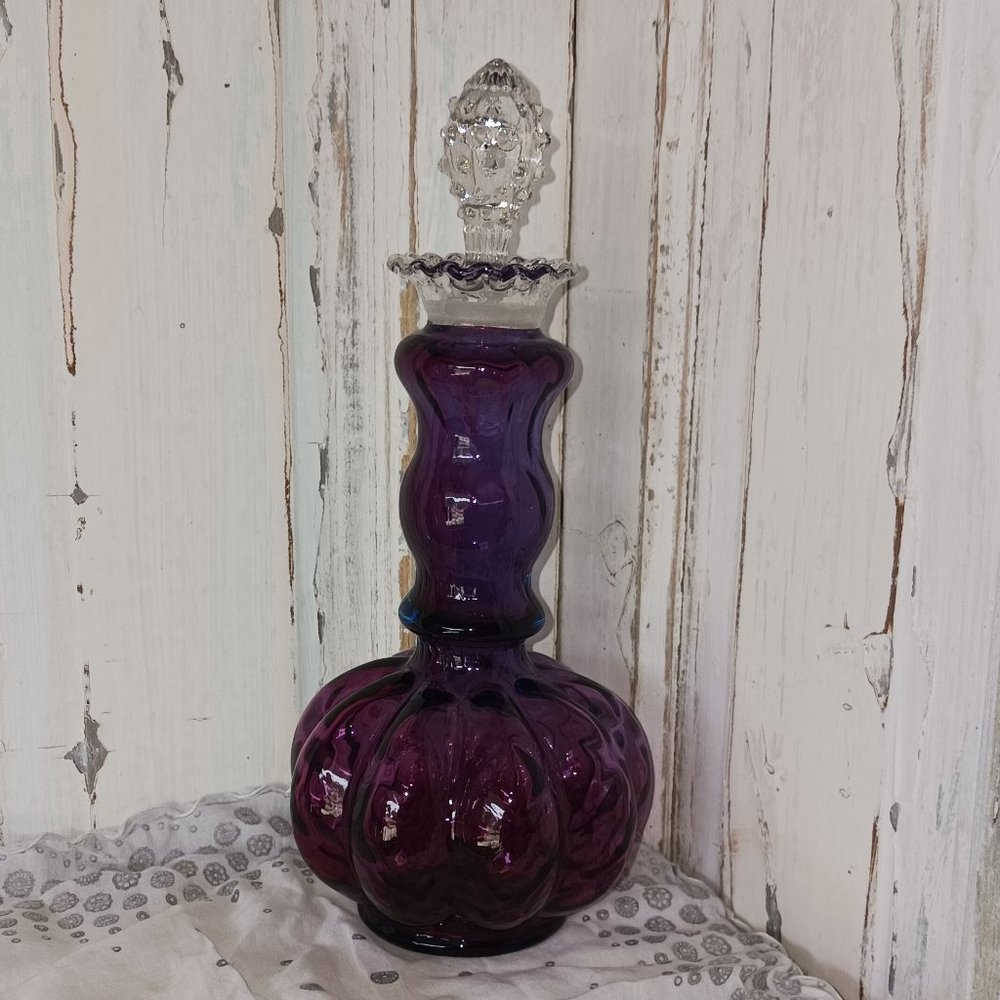 RARE 9" Vintage ca. 1942 Fenton Mulberry Glass Melon Shaped Decanter w/ Stopper - Picture 2 of 5